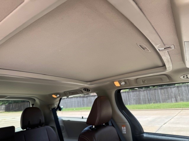Used 2015 Toyota Sienna Limited Premium FWD image 15