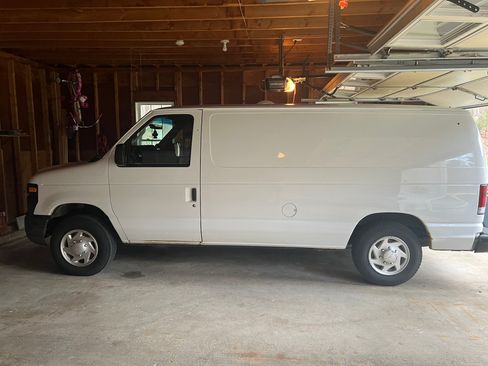 Used 2013 Ford E-150 and Econoline 150 w/ PWR Group image 2