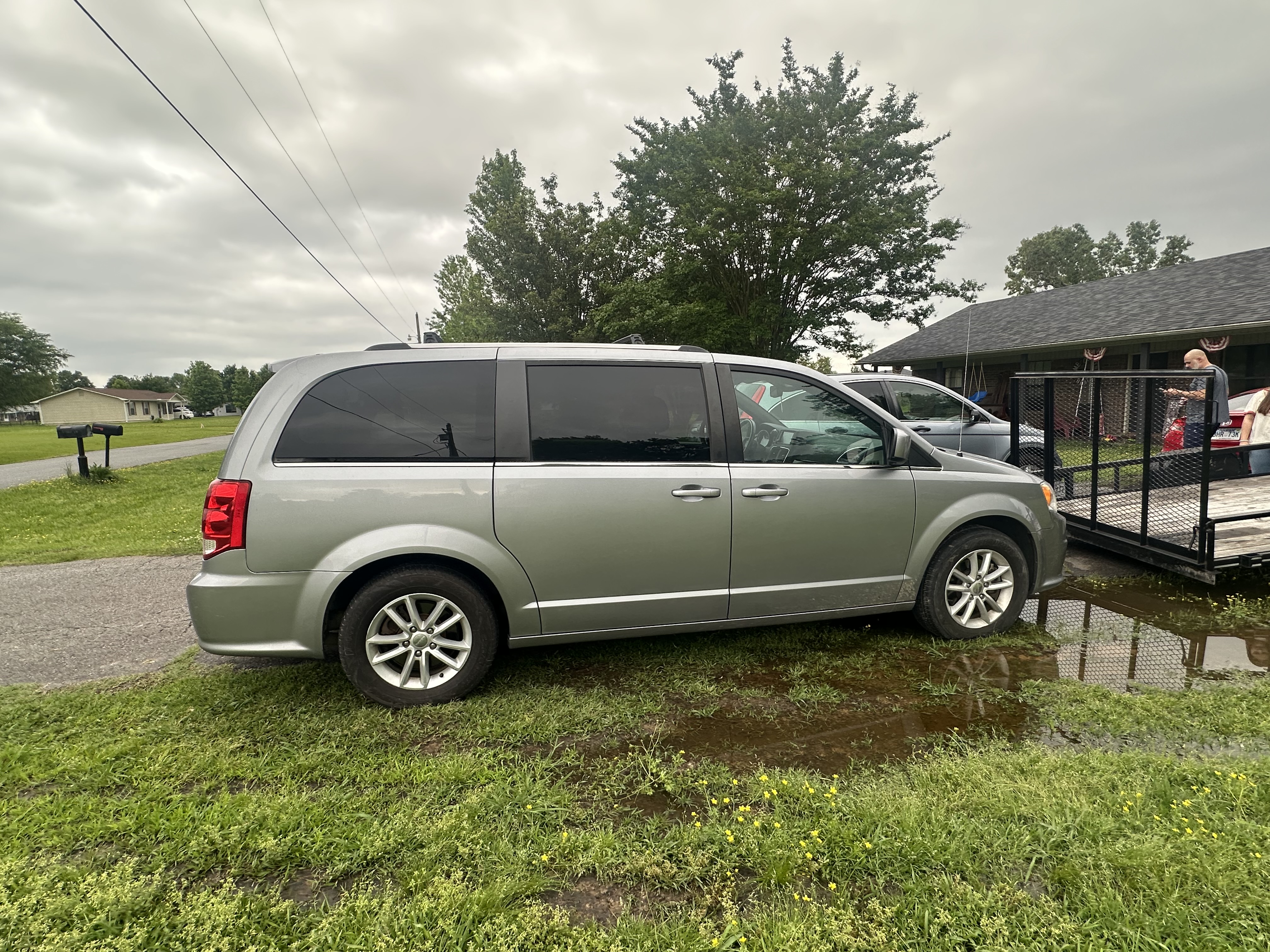 Used 2020 Dodge Grand Caravan SXT FWD image 2