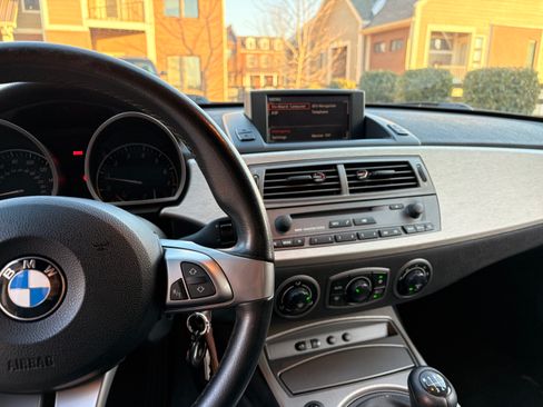 Used 2004 BMW Z4 2.5i image 16