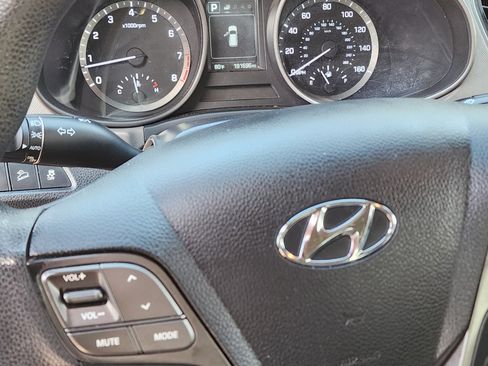 Used 2017 Hyundai Santa Fe Sport image 12