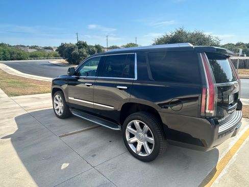 Used 2015 Cadillac Escalade Luxury AWD/4WD image 2