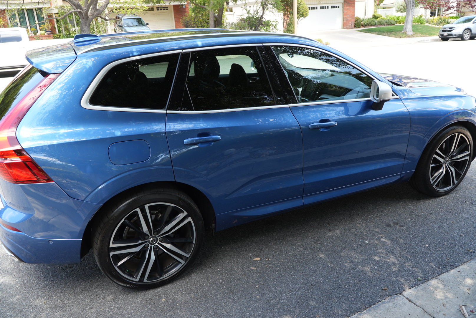 Used 2018 Volvo XC60 T6 R-Design w/ Convenience Package AWD/4WD image 2