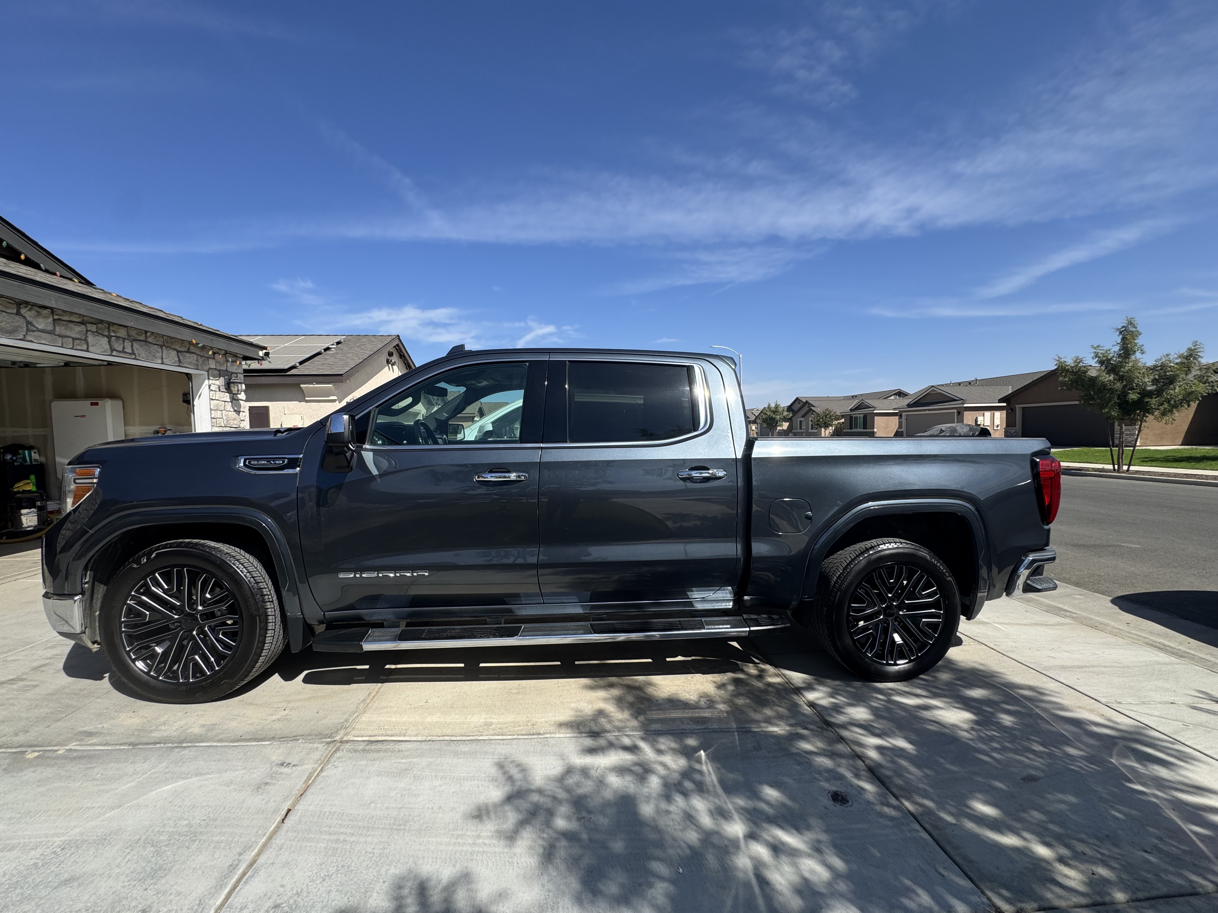 Used 2019 GMC Sierra 1500 SLT w/ SLT Premium Package RWD image 1