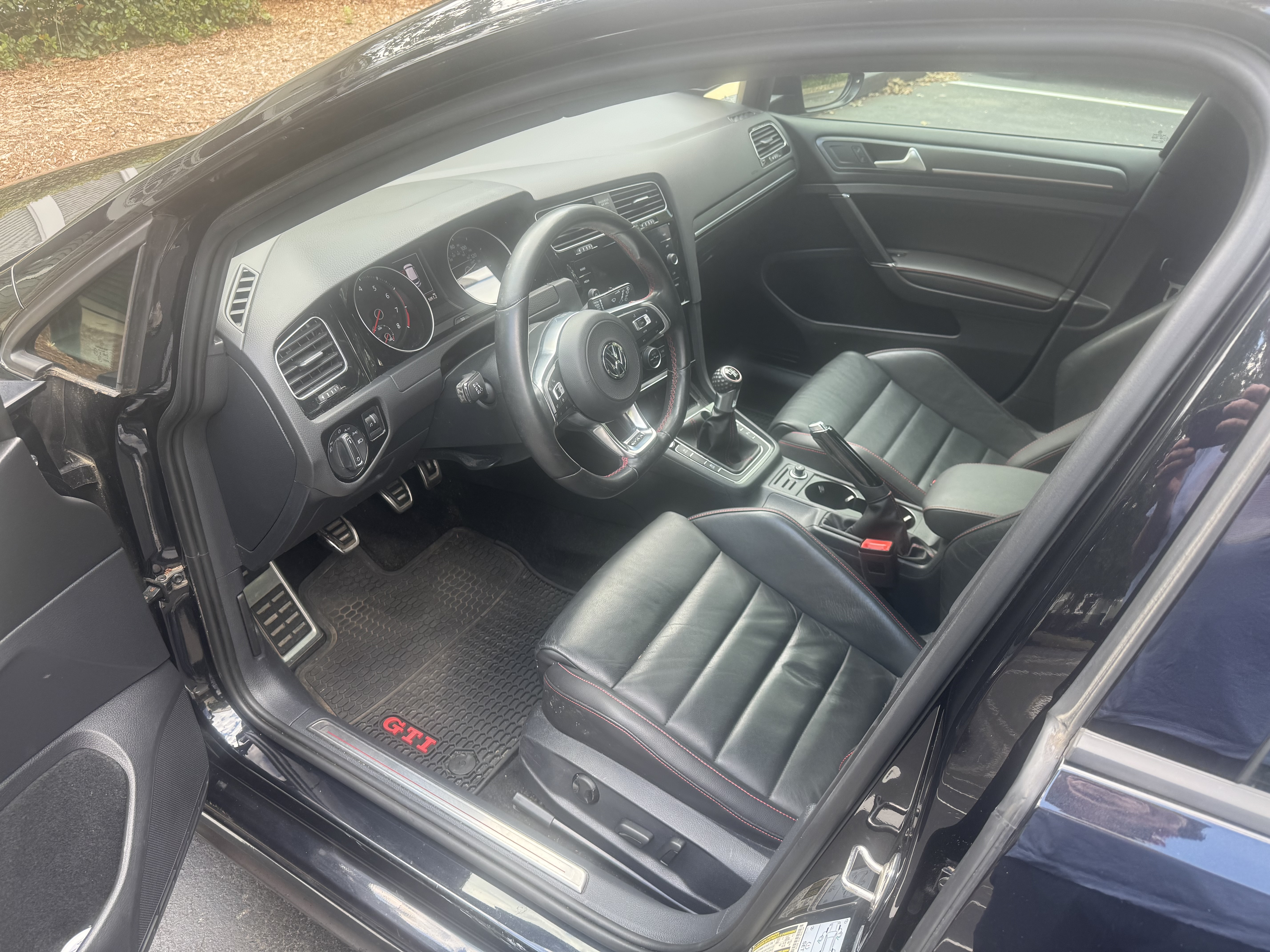 Used 2020 Volkswagen GTI Autobahn FWD image 11
