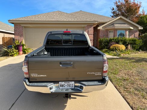 Used 2015 Toyota Tacoma PreRunner image 2