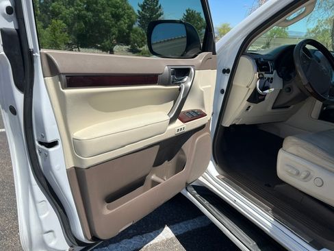 Used 2019 Lexus GX 460 Premium w/ Premium Package AWD/4WD image 10