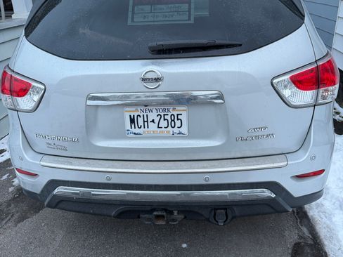 Used 2016 Nissan Pathfinder Platinum w/ Family Entertainment Package image 2