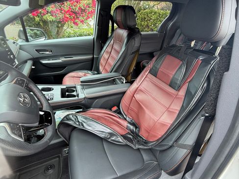 Used 2022 Toyota Sienna XSE w/ XSE Plus Package FWD image 14