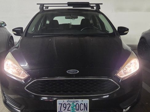 Used 2017 Ford Focus SE FWD image 10
