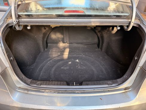 Used 2010 Hyundai Elantra GLS FWD image 5