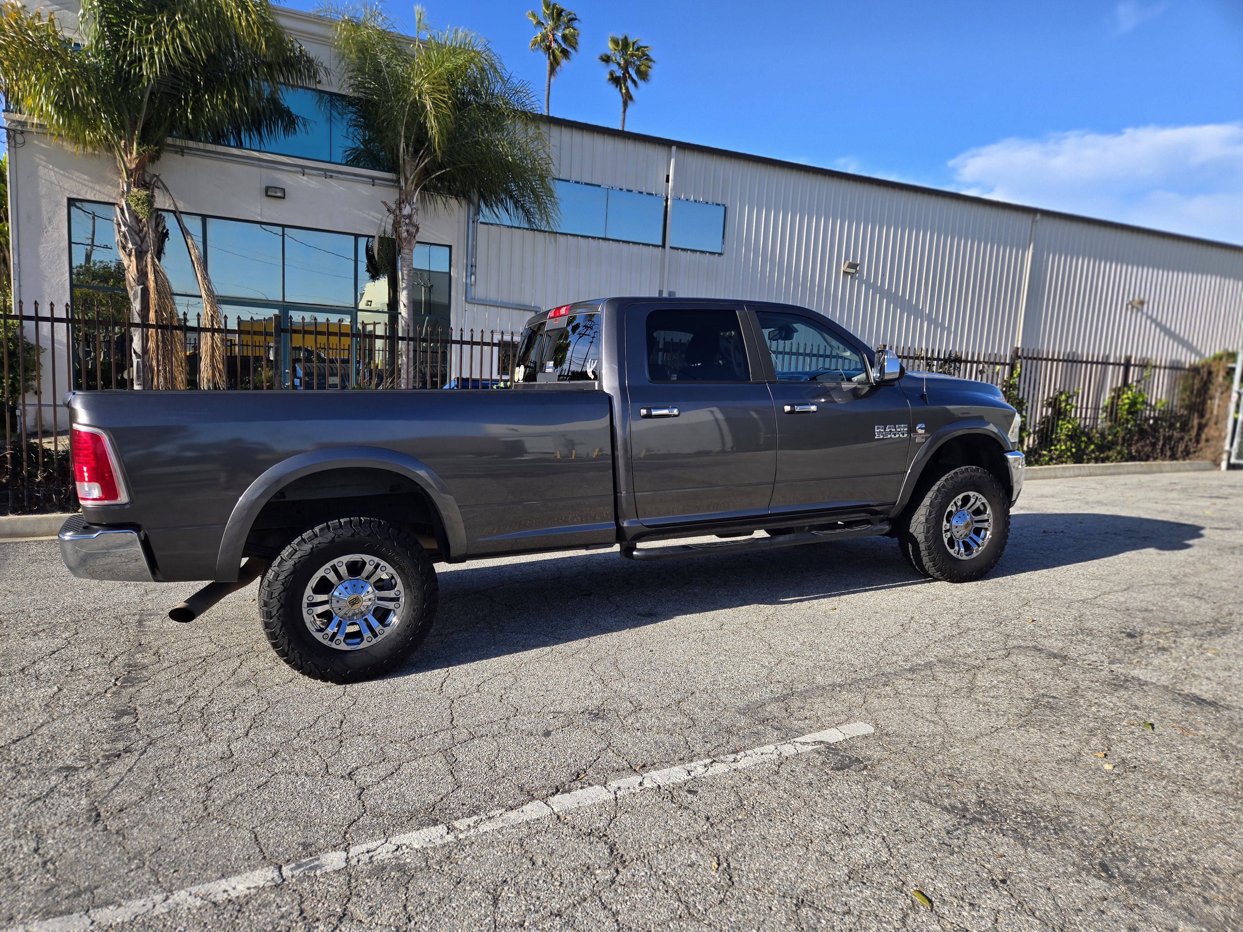 Used 2014 RAM 3500 Laramie AWD/4WD image 9