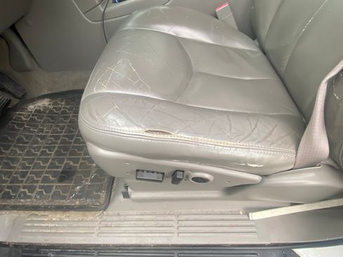 Used 2005 Chevrolet Suburban LT w/ Preferred Equipment Group image 17