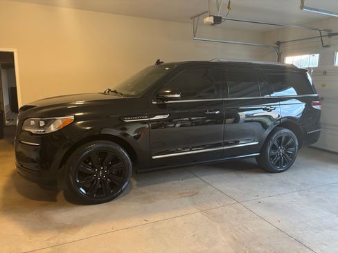 Used 2023 Lincoln Navigator Reserve image 1