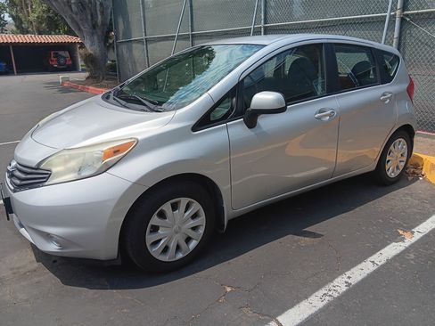Used 2014 Nissan Versa Note SV FWD image 1