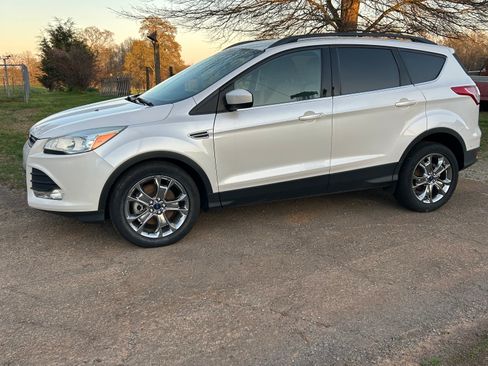 Used 2014 Ford Escape SE w/ Equipment Group 201A image 1