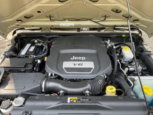Used 2017 Jeep Wrangler Sport AWD/4WD image 9