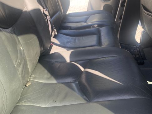 Used 2004 Chevrolet Avalanche 2500 w/ Preferred Equipment Group AWD/4WD image 9