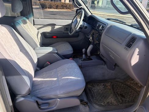 Used 2000 Toyota Tacoma Pickup image 16