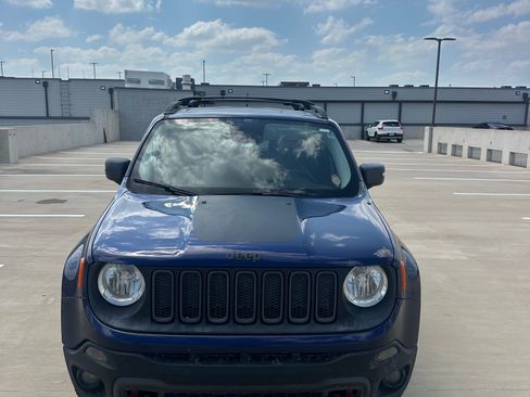 Used 2016 Jeep Renegade Trailhawk w/ Premium Trailhawk Package AWD/4WD image 2