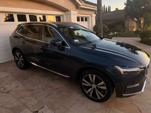 Used 2023 Volvo XC60 B5 Plus w/ Climate Package image 4