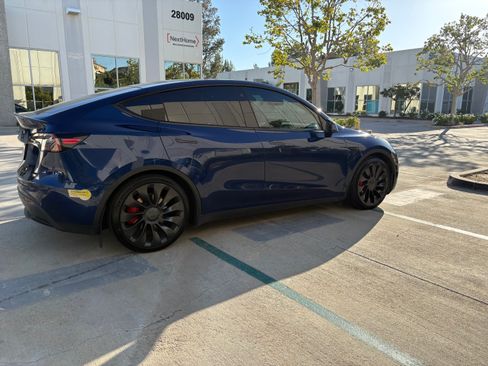 Used 2022 Tesla Model Y Performance AWD/4WD image 4
