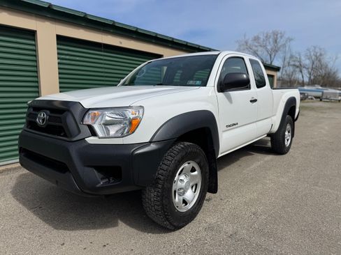 Used 2015 Toyota Tacoma 4x4 Access Cab V6 image 2