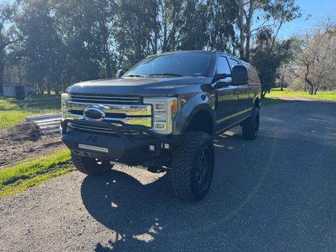 Used 2017 Ford F250 Lariat w/ Lariat Ultimate Package image 11