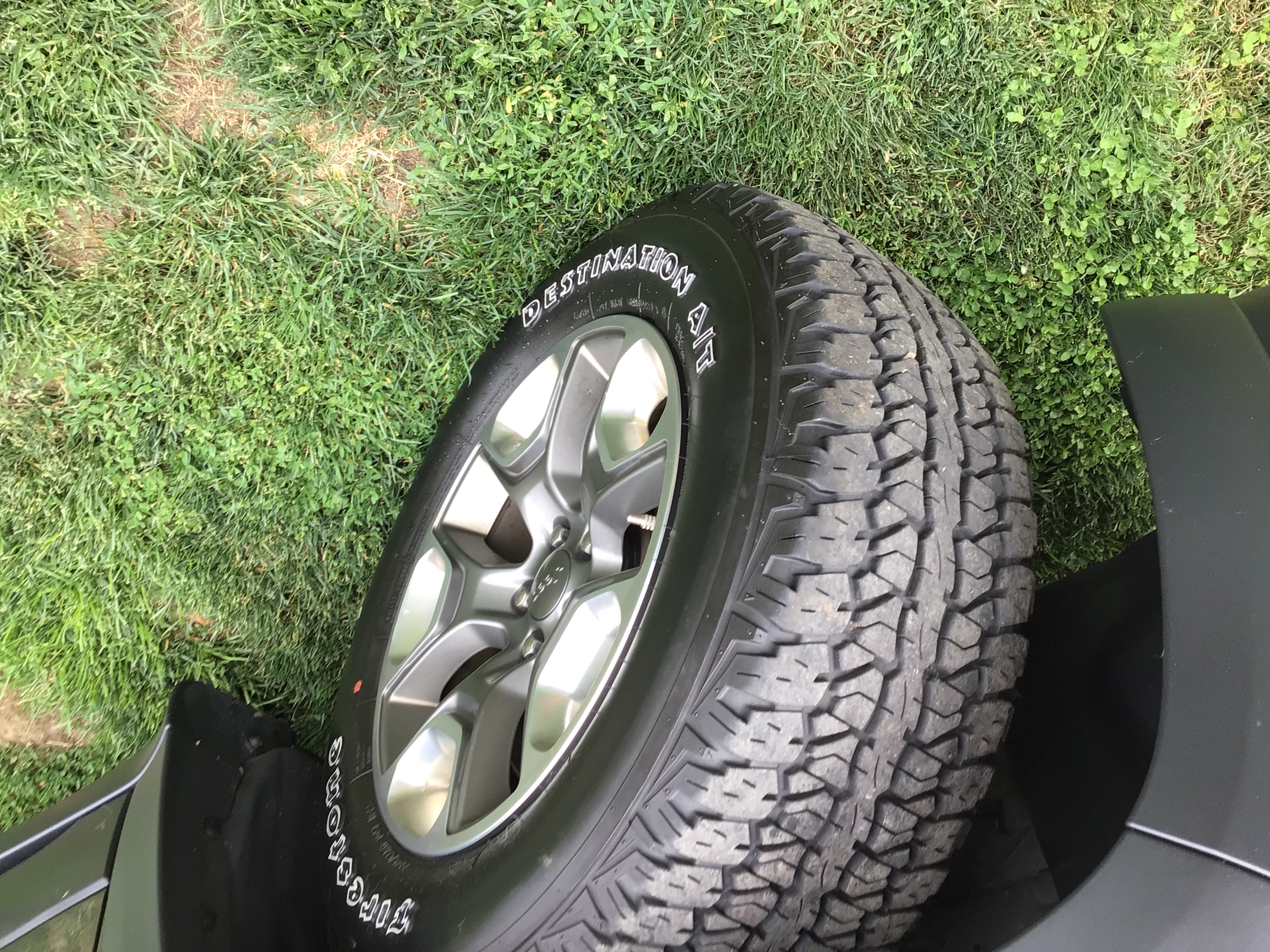 Used 2019 Jeep Cherokee Trailhawk w/ Cold Weather Group AWD/4WD image 10