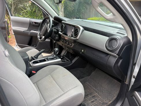 Used 2022 Toyota Tacoma SR5 AWD/4WD image 6