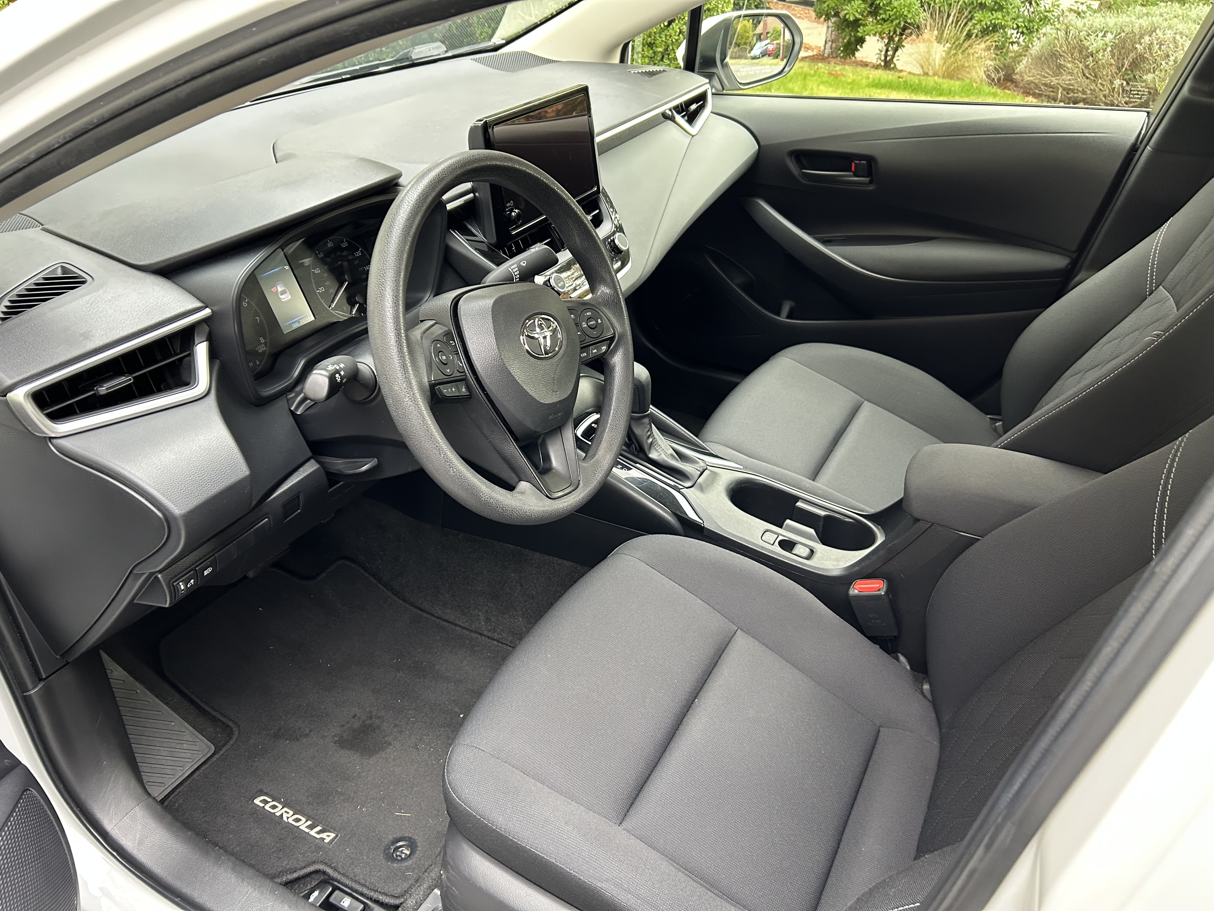 Used 2024 Toyota Corolla LE w/ LE Convenience Package FWD image 5