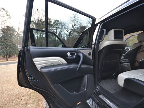 Used 2019 INFINITI QX80 Limited w/ All-Season Package image 15