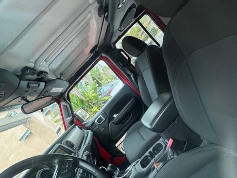 Used 2021 Jeep Gladiator Sport image 12