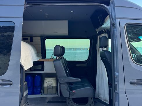 Used 2020 Mercedes-Benz Sprinter 2500 image 12
