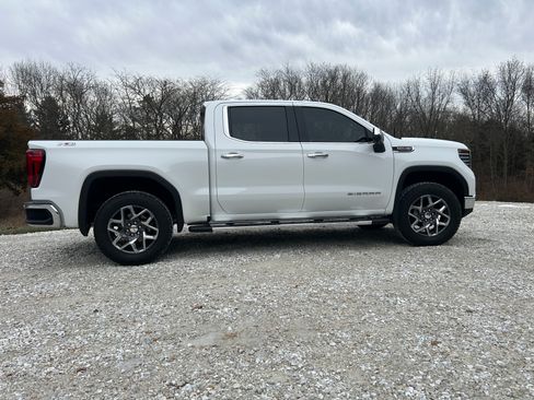 Used 2025 GMC Sierra 1500 SLT w/ SLT Premium Plus Package image 4