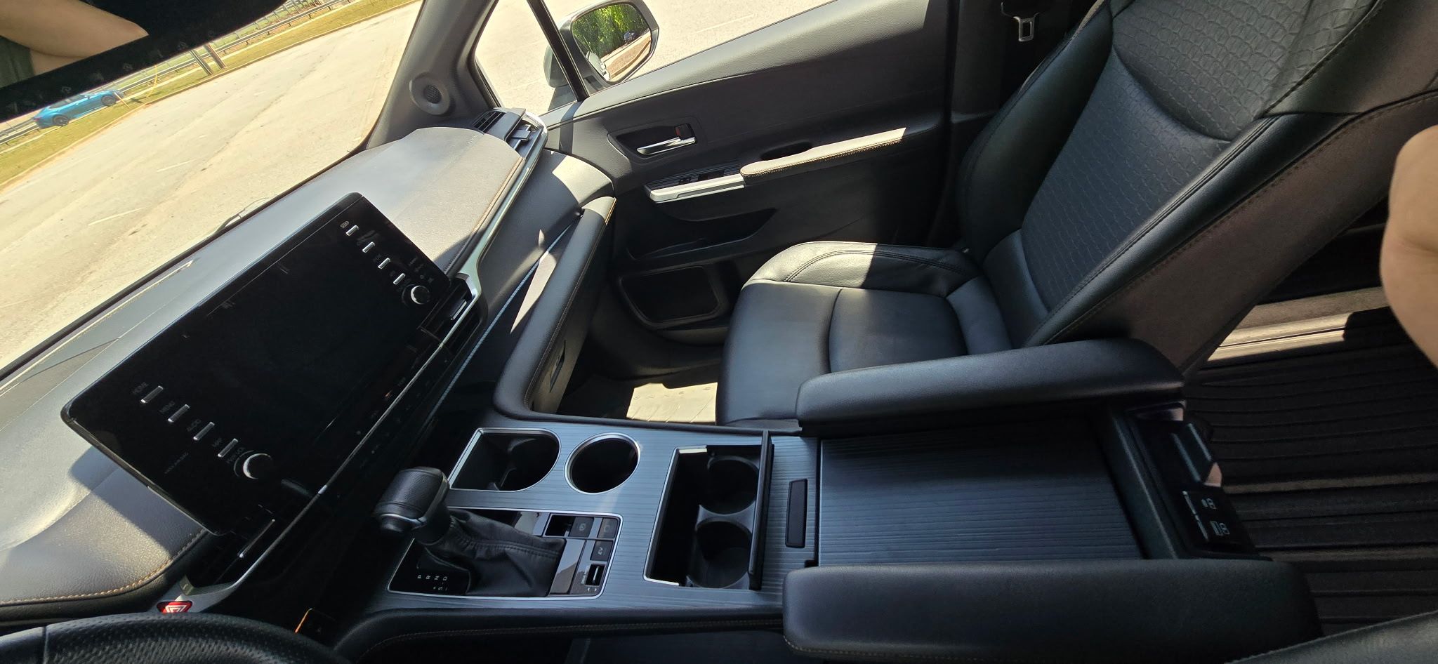 Used 2022 Toyota Sienna XLE Woodland Edition AWD/4WD image 6