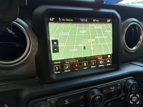 Used 2021 Jeep Wrangler Unlimited Sahara image 13