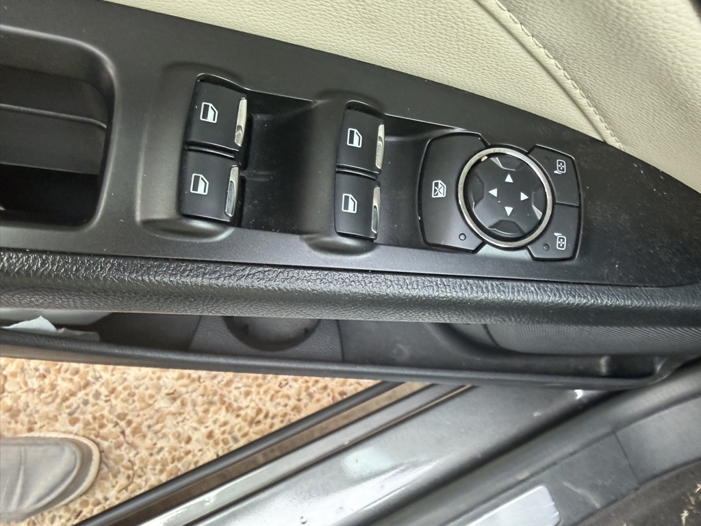 Used 2018 Ford Fusion Titanium FWD image 16