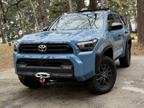Used 2025 Toyota 4Runner SR5 image 1