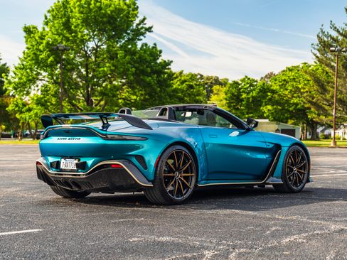 Used 2023 Aston Martin V12 Vantage Roadster RWD image 8