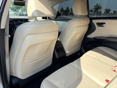 Used 2016 Toyota Avalon XLE Premium w/ Preferred Accessory Package FWD image 12