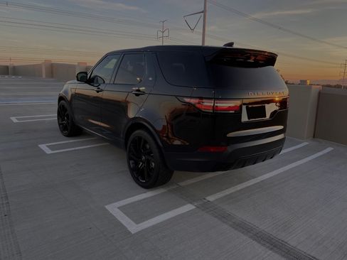 Used 2018 Land Rover Discovery HSE AWD/4WD image 4