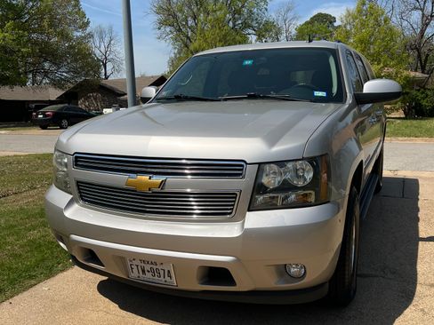 Used 2008 Chevrolet Suburban LT w/ LT Preferred Equipment Group image 1