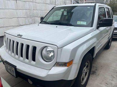 Used 2015 Jeep Patriot Sport w/ Power Value Group FWD image 2