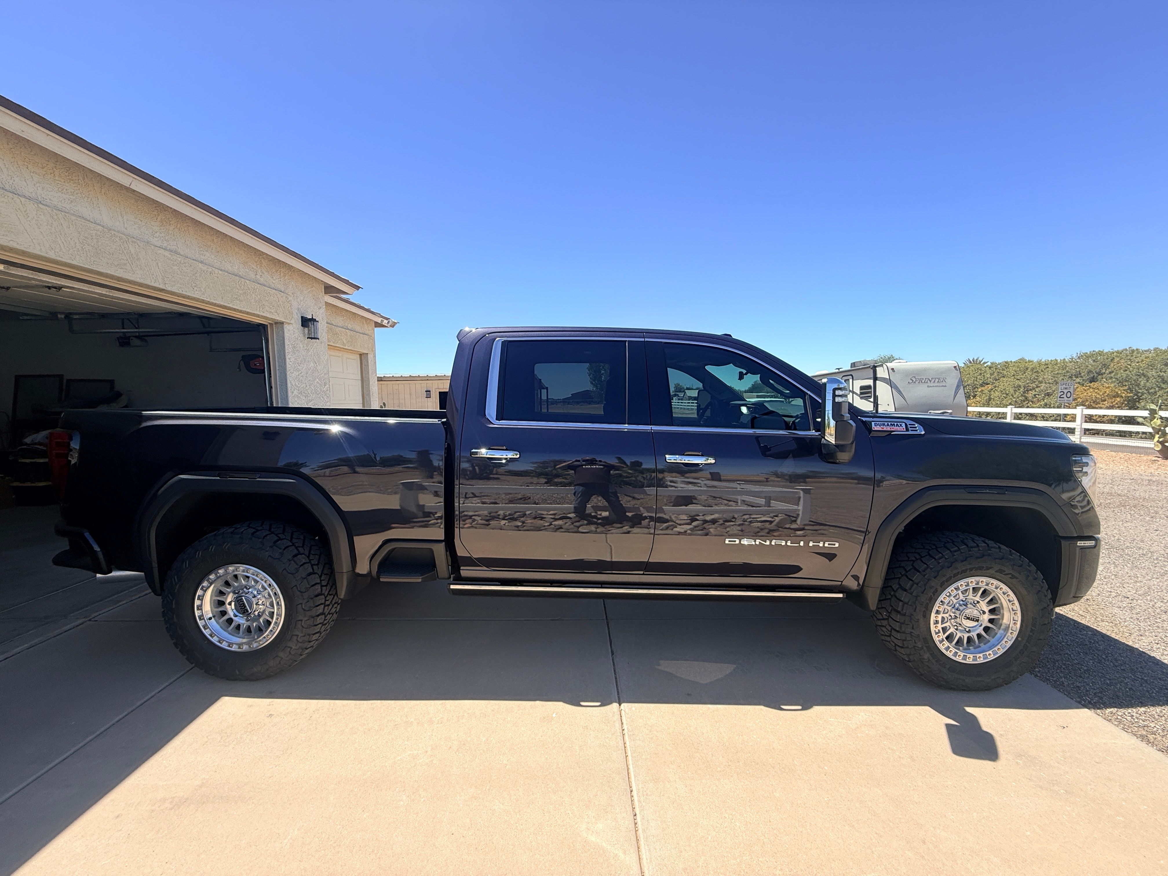 Used 2025 GMC Sierra 2500 Denali w/ Denali Reserve Package AWD/4WD image 8