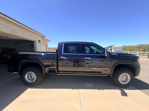 Used 2025 GMC Sierra 2500 Denali w/ Denali Reserve Package AWD/4WD image 8