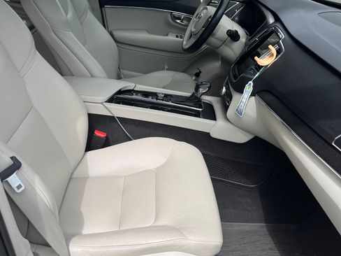 Used 2020 Volvo XC90 T5 Momentum AWD/4WD image 19