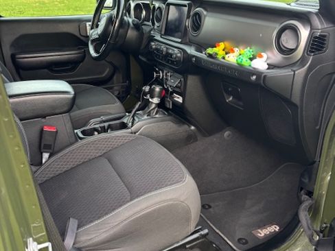 Used 2021 Jeep Wrangler Unlimited Sport image 14