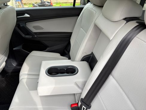 Used 2020 Volkswagen Tiguan SEL image 15