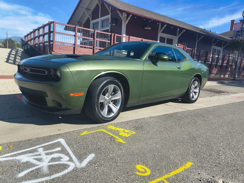 Used 2018 Dodge Challenger SXT image 6